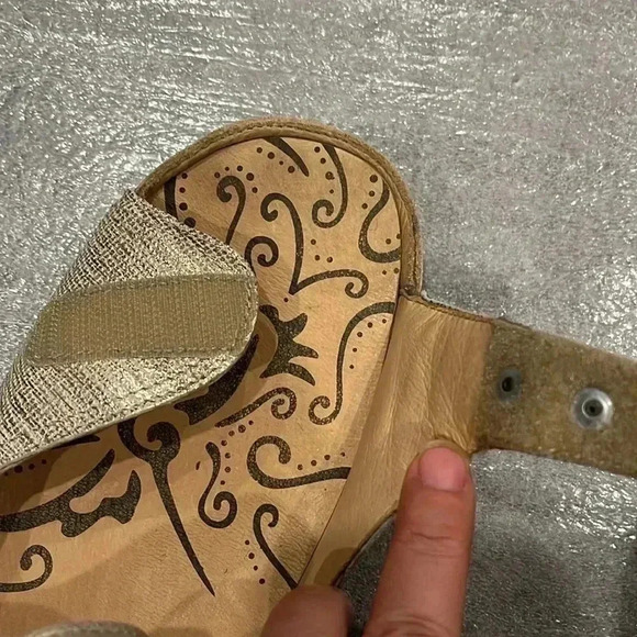 [38/7-7.5]Portofino Gold  Tone Selina Sandals - Picture 4 of 10